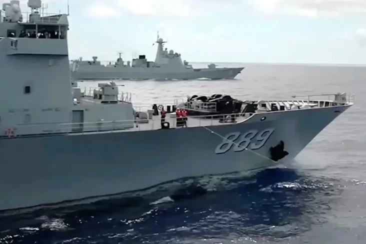 Kapal Perang Rusia dan...