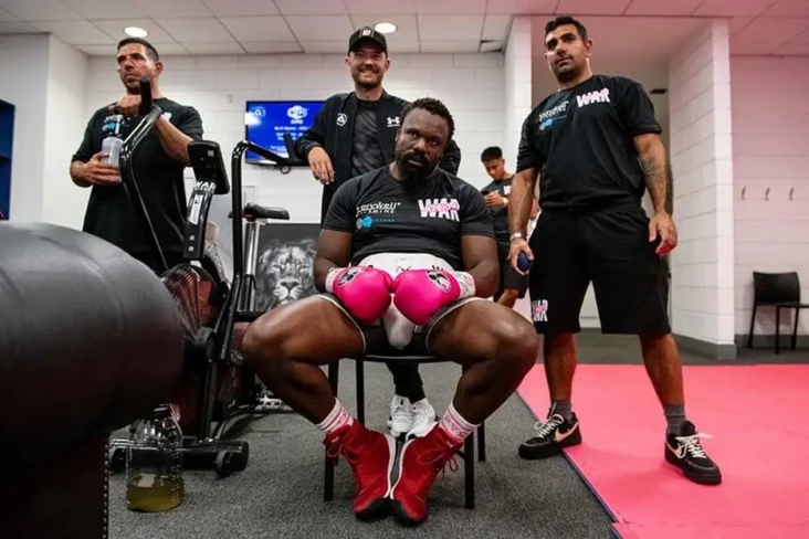 Derek Chisora Ogah Gantung...