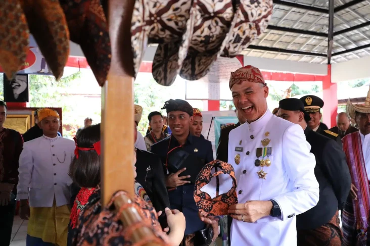 Bangga Lihat Batik,...