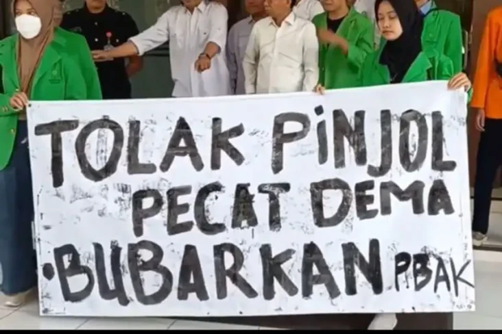 Dema UIN Solo Dibekukan...