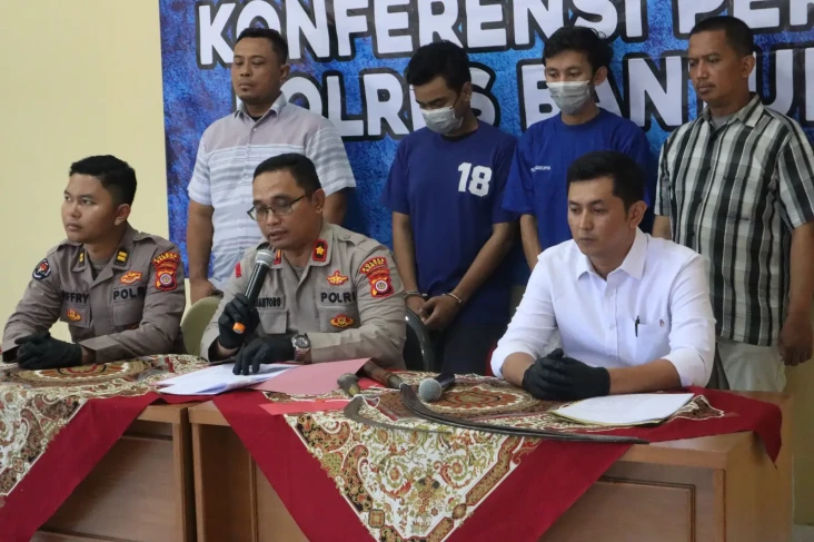 Bawa Celurit, 2 Pemuda...