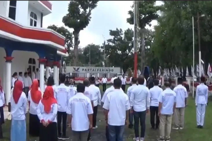 Penuh Khidmat, Pengurus...