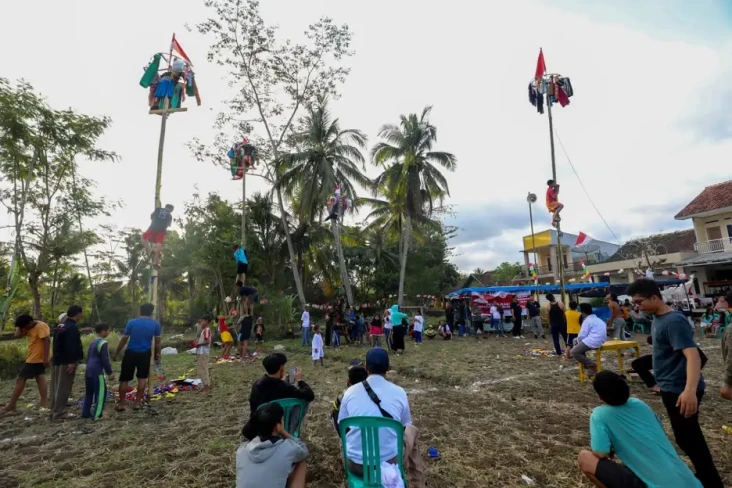 Rayakan HUT RI, Pemuda...
