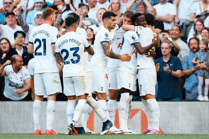 Tottenham Bombardir...