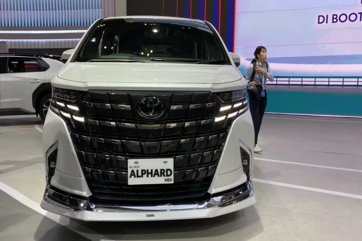 Toyota Jual Hampir 4...