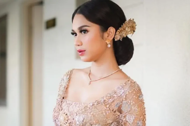 Momen Azizah Salsha...