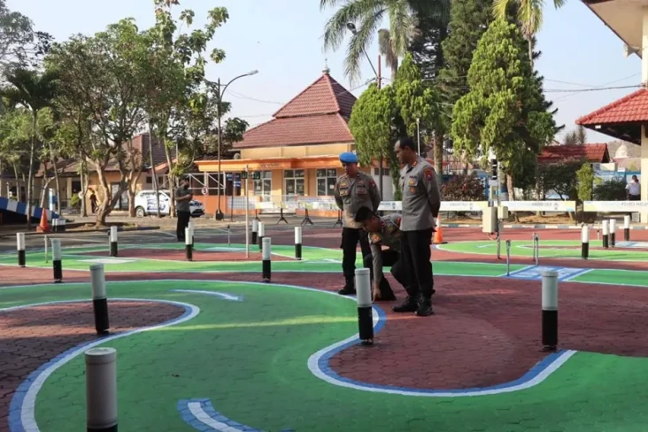 Tinjau Satpas Singosari,...
