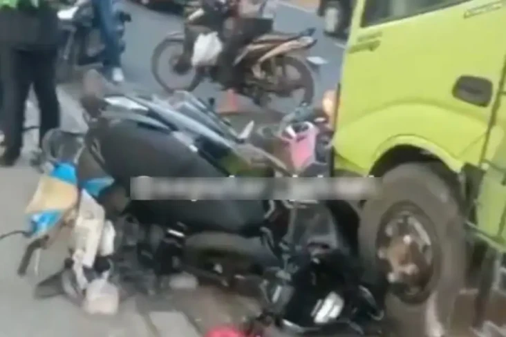 Melawan Arah, Sejumlah...