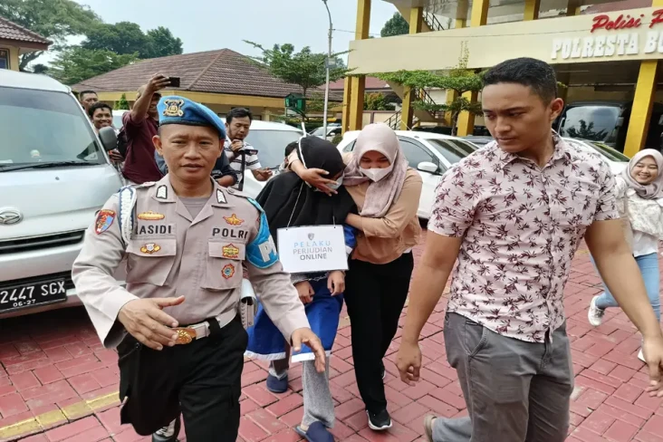Selebgram Cantik Ditangkap...
