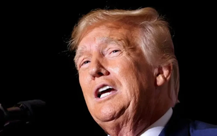 Donald Trump Serahkan...