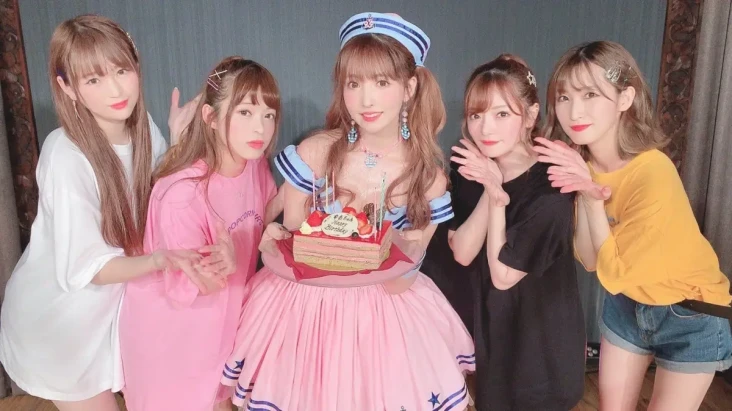 9 Nama Grup K-Pop Paling...