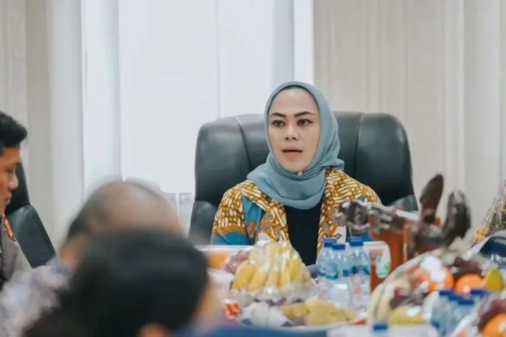 Bupati Cellica Mundur,...