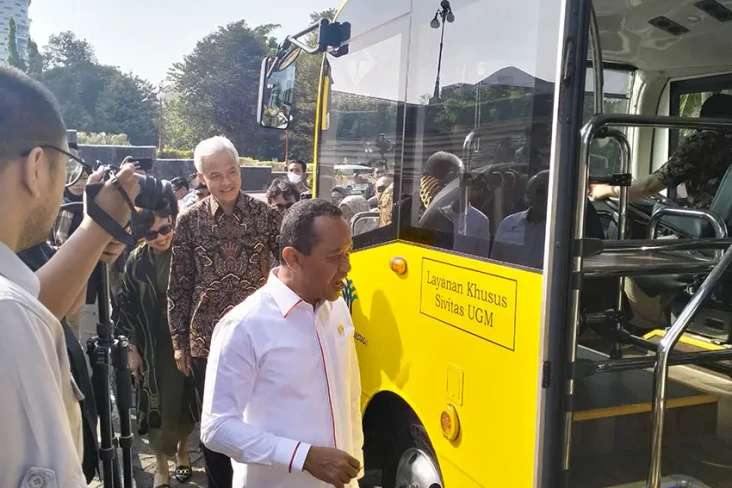 Jajal Bus Listrik UGM,...