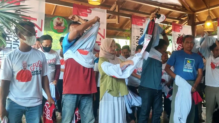 Lepas Kaus Bergambar...