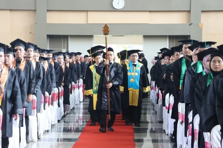 UIN Walisongo Wisuda...