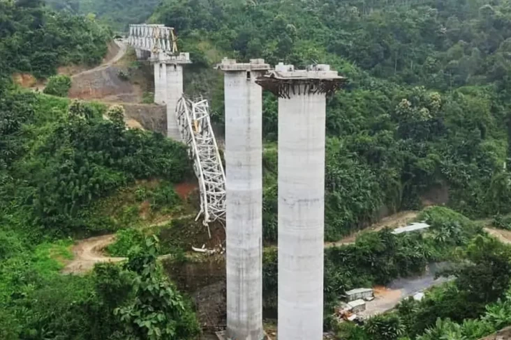 Jembatan Kereta Api...