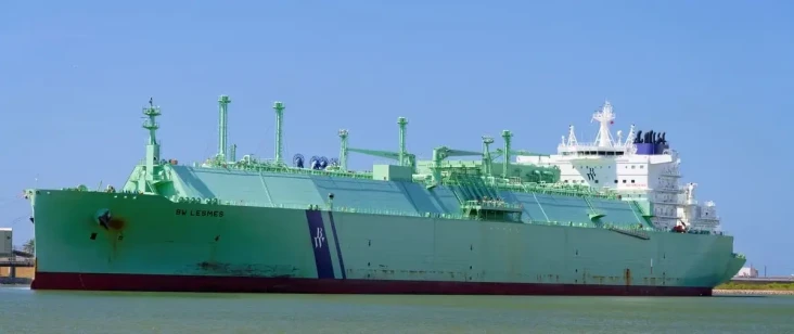2 Kapal Tanker Bertabrakan...