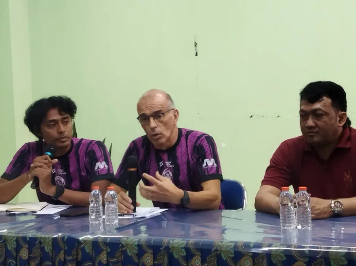Pelatih Anyar Arema...
