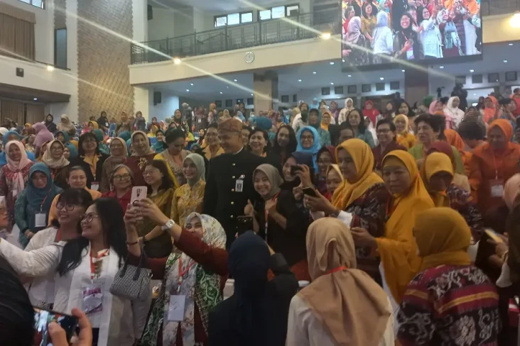 Momen Ibu-ibu Berebut...