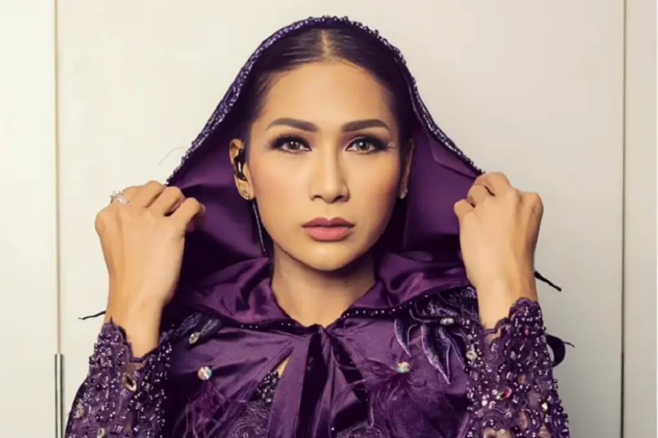 Tata Janeeta Gandeng...