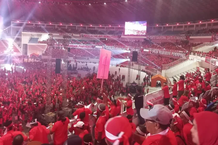 Spanduk Ganjar Pranowo...