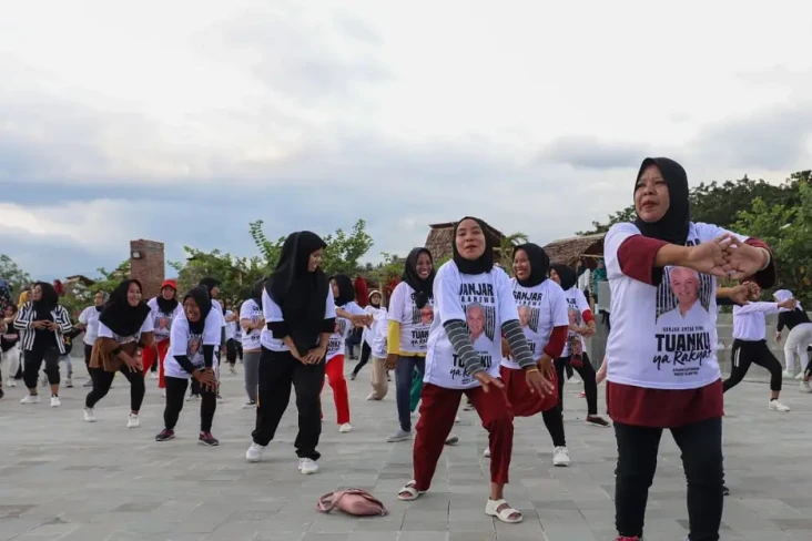 Gelar Senam Zumba, Mak...