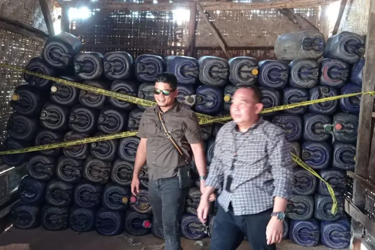 Polisi Gerebek Gudang...