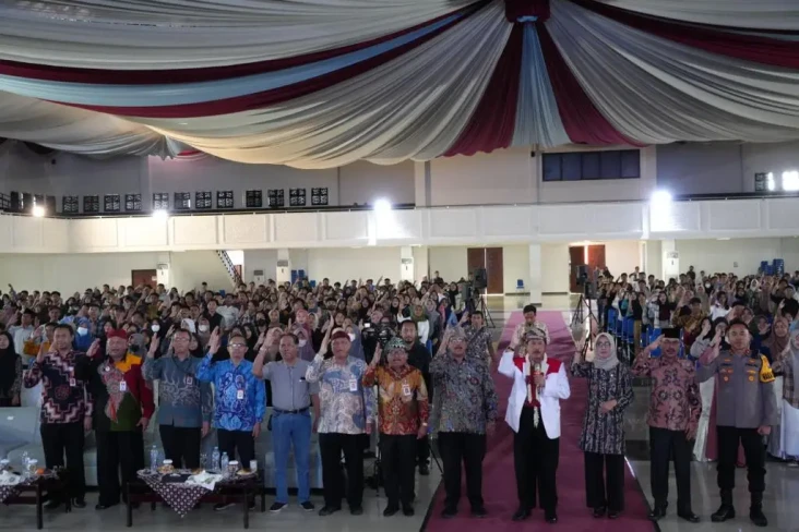 Ribuan Mahasiswa Universitas...
