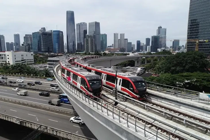 LRT Jabodebek Beroperasi...