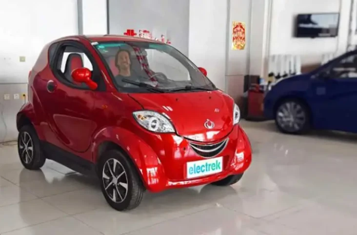Mobil Listrik Mungil...
