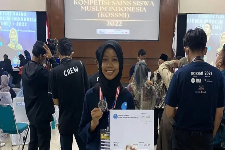 Kisah Etik Nur Hasanah,...
