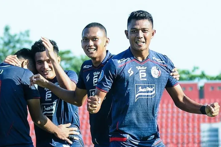 Arema FC Persembahkan...