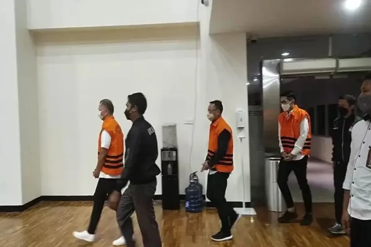 KPK Duga Manipulasi...