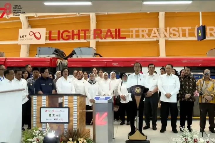 Presiden Jokowi Resmikan...