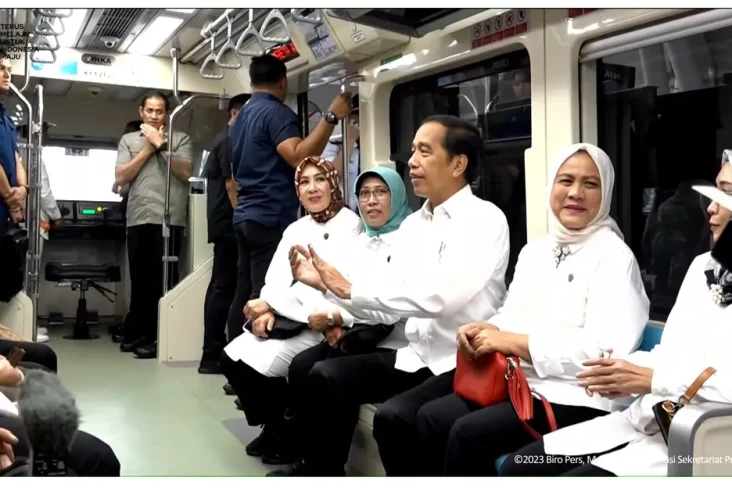 Presiden Jokowi: LRT...