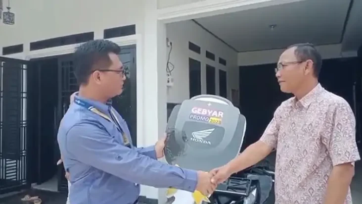 MNC Finance Beri Hadiah...