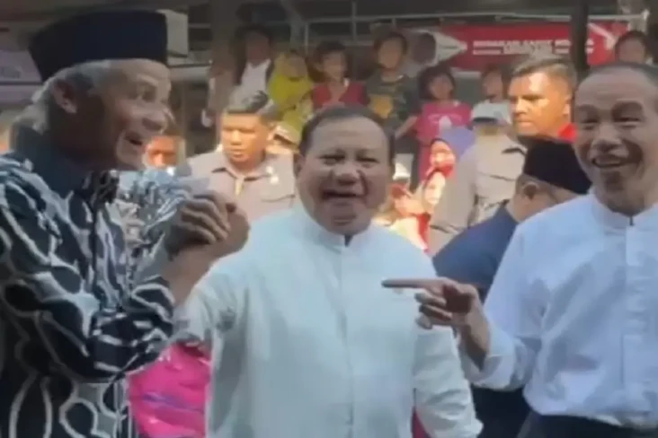 Lihat Ganjar dan Prabowo...