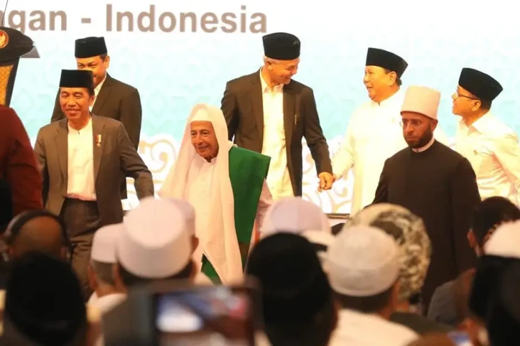 Momen Mesra Ganjar Gandeng...