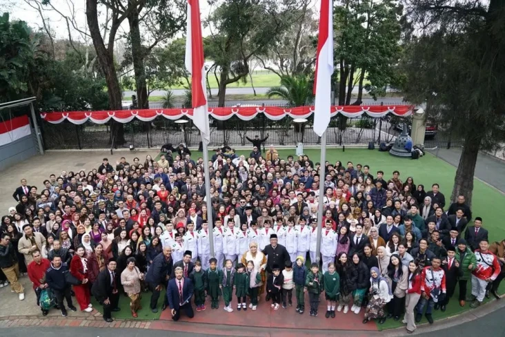Anak Papua Kibarkan...