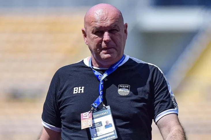 Pelatih Persib Pertahankan...