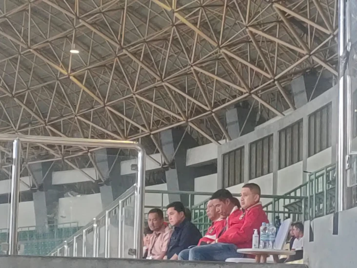 Erick Thohir Nonton...
