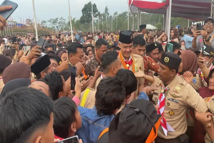 Usai Jadi Pembina Upacara,...