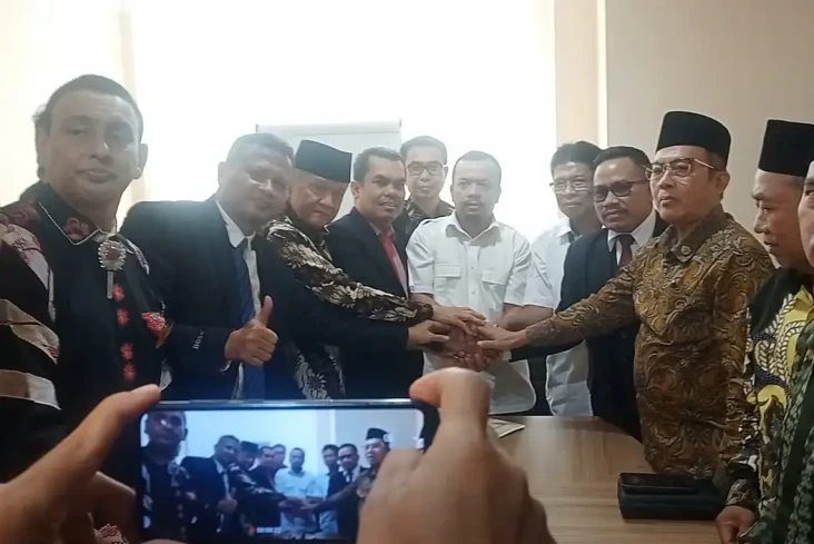 Lewat Mediasi, Panji...