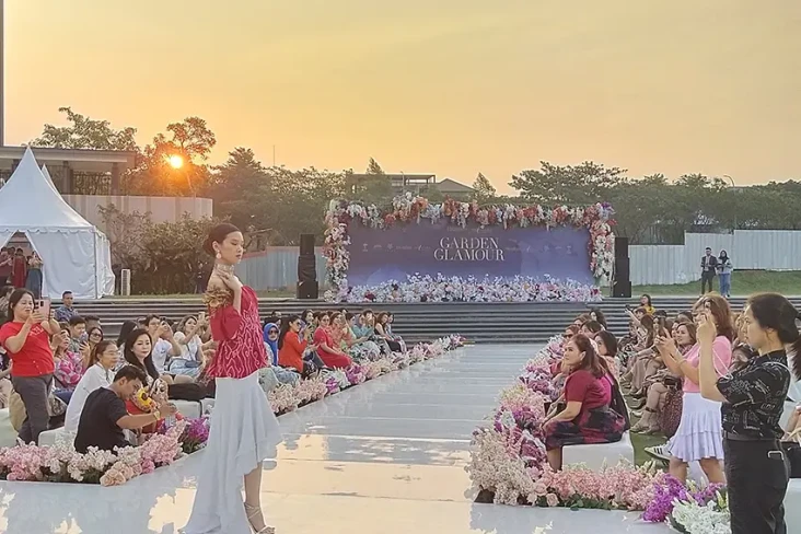 Seru! Fashion Show Outdoor...