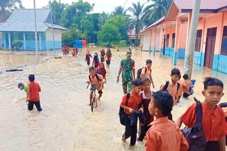 Banjir Terjang Rokan...