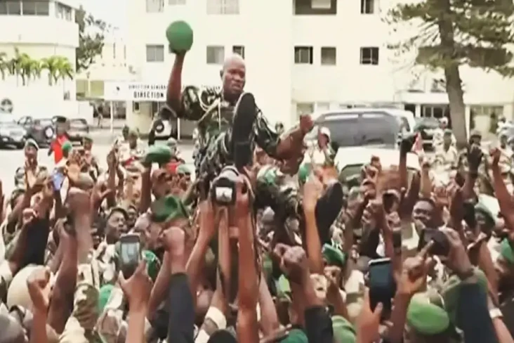 Junta Gabon Tunjuk Jenderal...