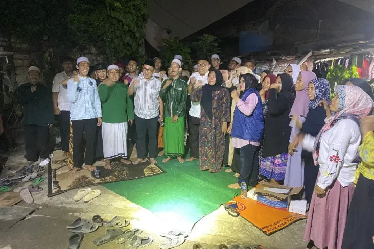 Silaturahmi dengan Warga...