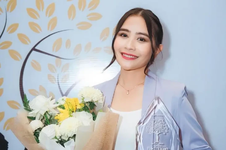 Prilly Latuconsina Jomblo...