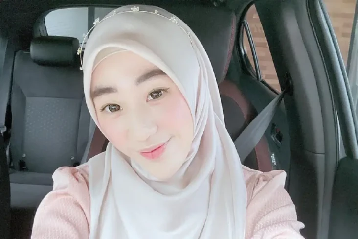Larissa Chou Perlihatkan...