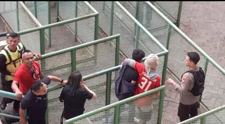 Jakmania Amankan Sejoli...